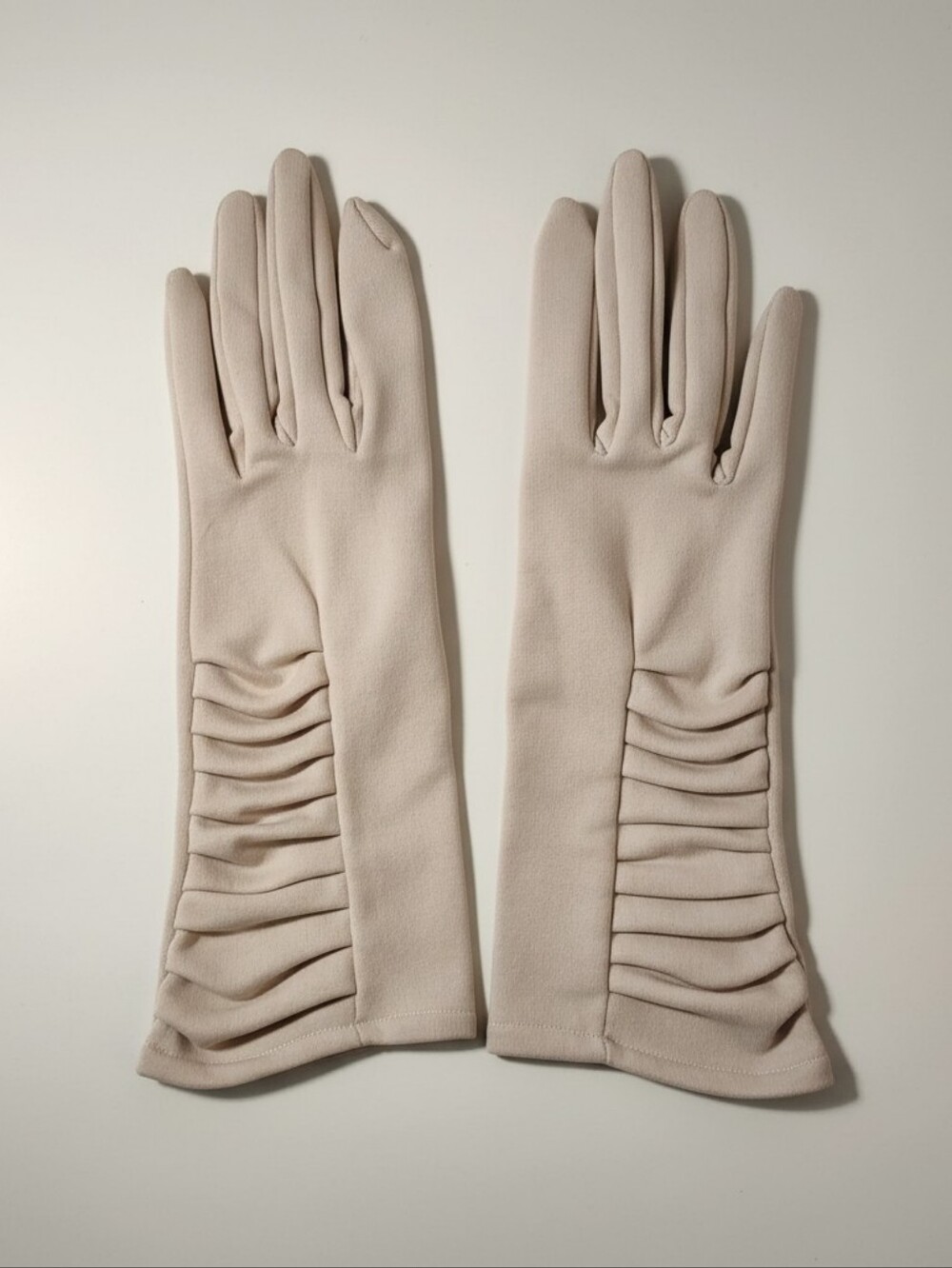 Vintage‑Inspired Beige Ruched Fashion Gloves – Elegant & Cozy OS
